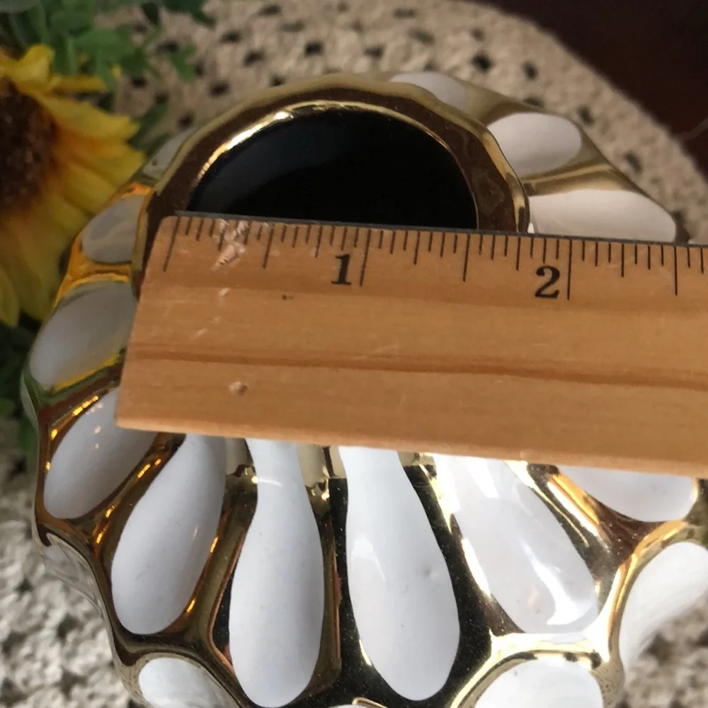 Elegant White and Gold Ceramic Decorative Vase